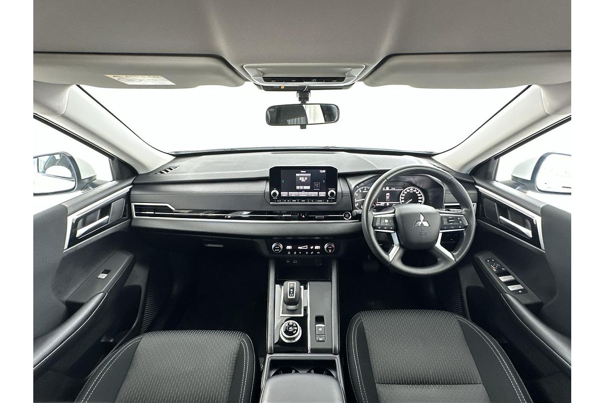 2024 Mitsubishi Outlander ES ZM
