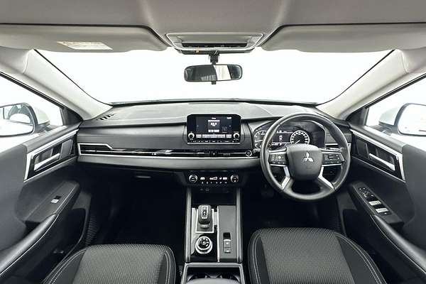 2024 Mitsubishi Outlander ES ZM