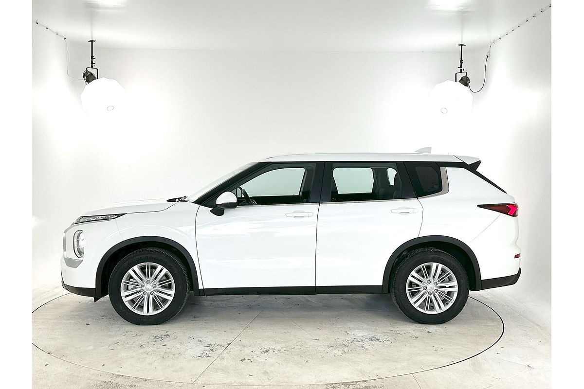 2024 Mitsubishi Outlander ES ZM