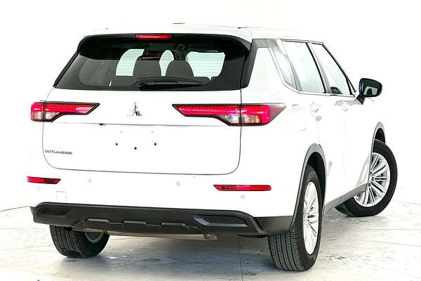 2024 Mitsubishi Outlander ES ZM