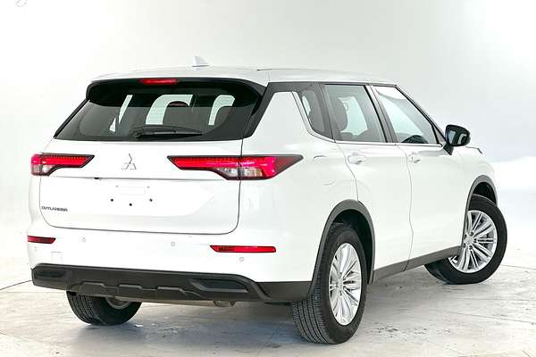2024 Mitsubishi Outlander ES ZM