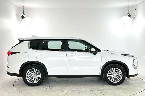 2024 Mitsubishi Outlander ES ZM
