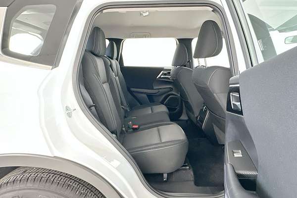 2024 Mitsubishi Outlander ES ZM