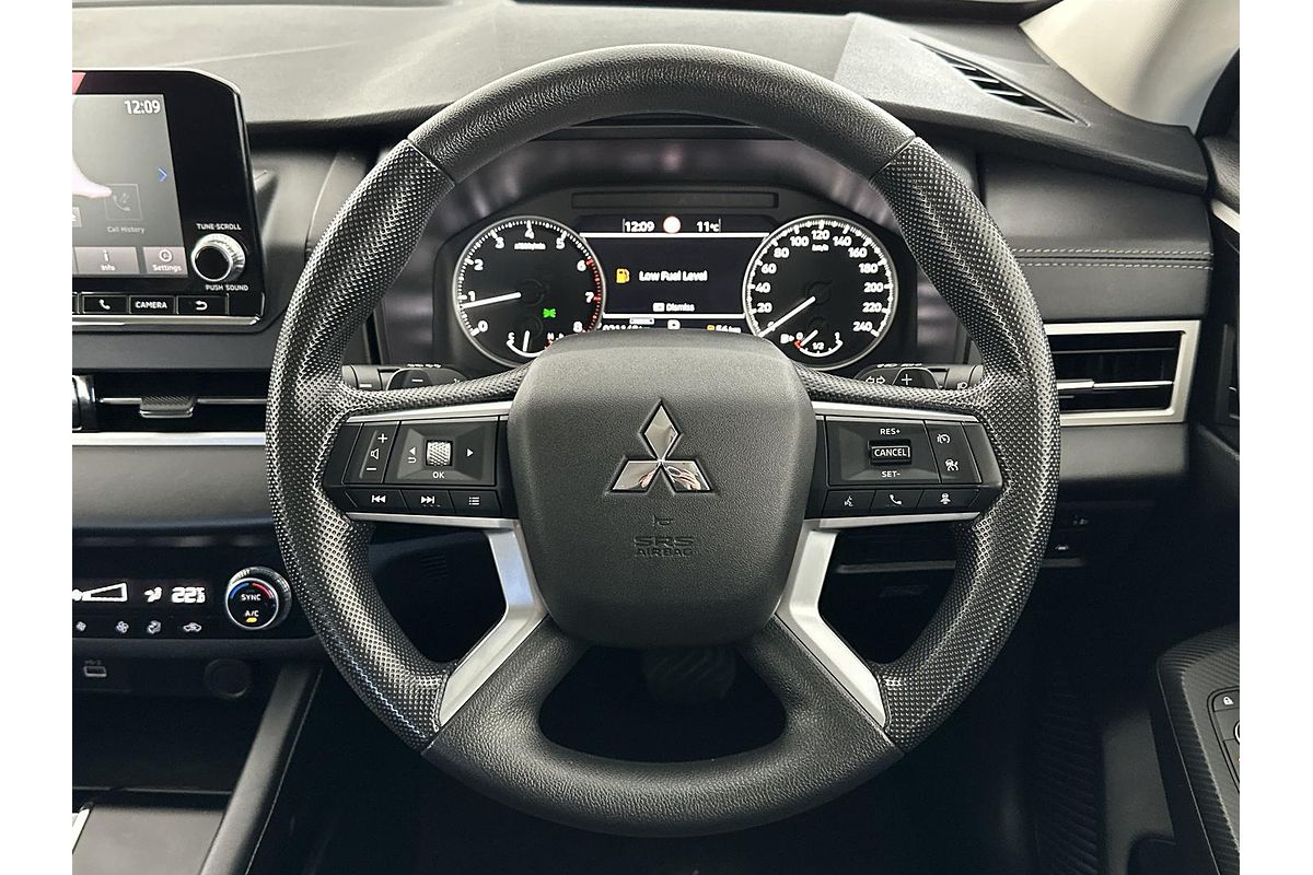 2024 Mitsubishi Outlander ES ZM
