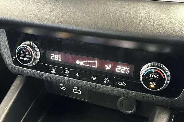 2024 Mitsubishi Outlander ES ZM