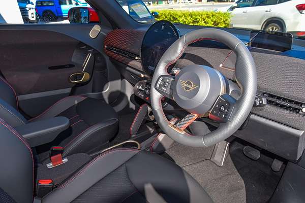 2025 MINI Aceman JCW E Favoured J05