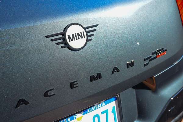 2025 MINI Aceman JCW E Favoured J05