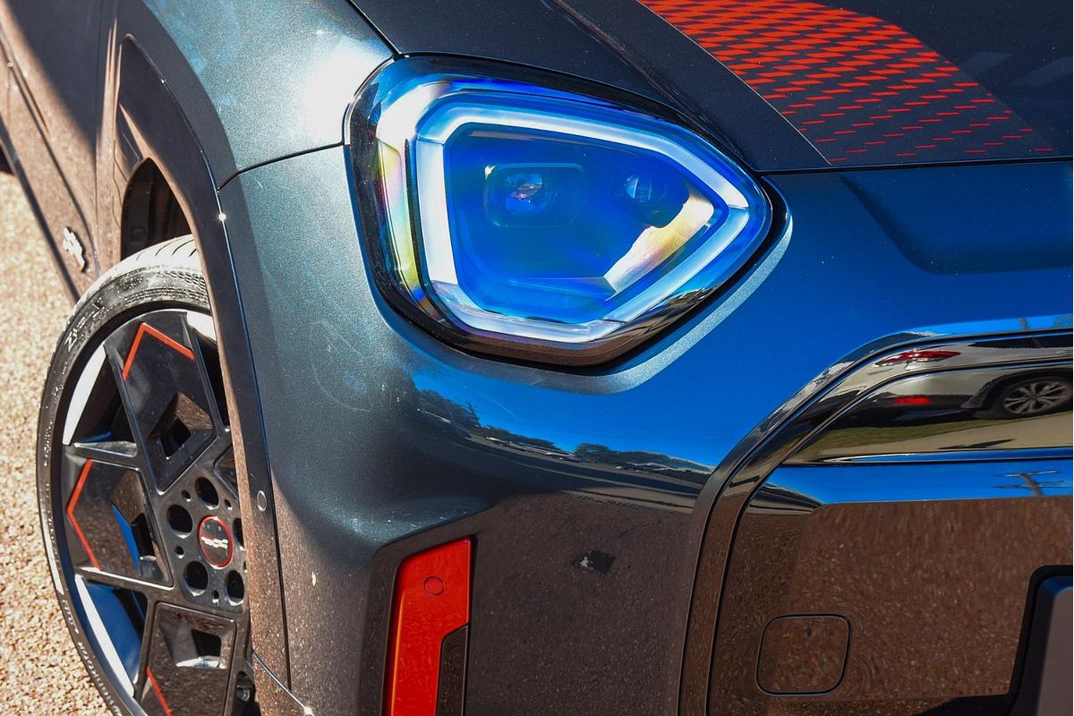 2025 MINI Aceman JCW E Favoured J05
