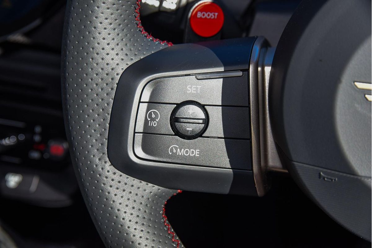 2025 MINI Aceman JCW E Favoured J05