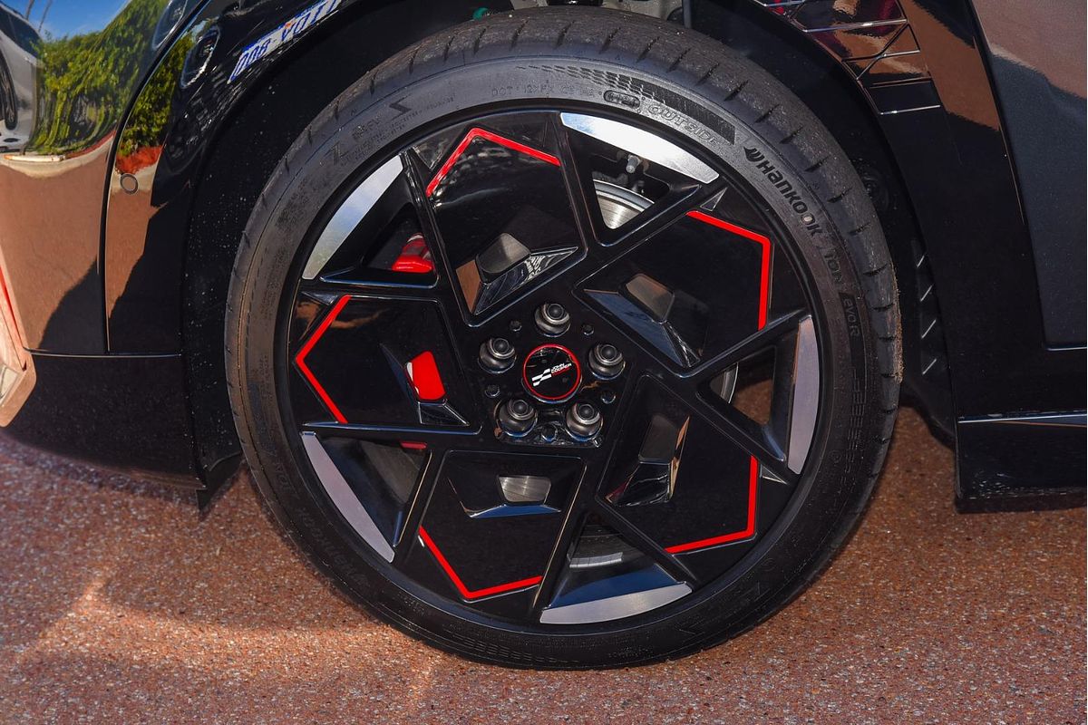 2025 MINI Aceman JCW E Favoured J05