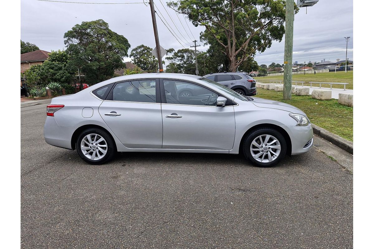 2014 Nissan Pulsar ST B17