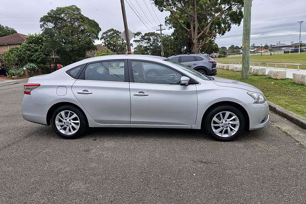 2014 Nissan Pulsar ST B17