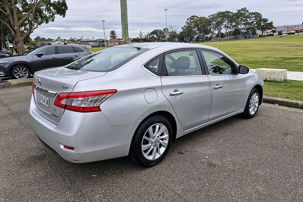 2014 Nissan Pulsar ST B17