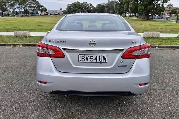 2014 Nissan Pulsar ST B17