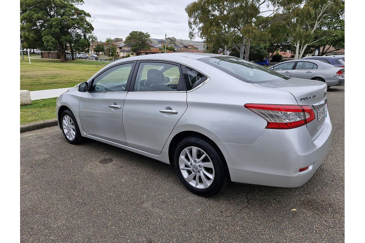 2014 Nissan Pulsar ST B17
