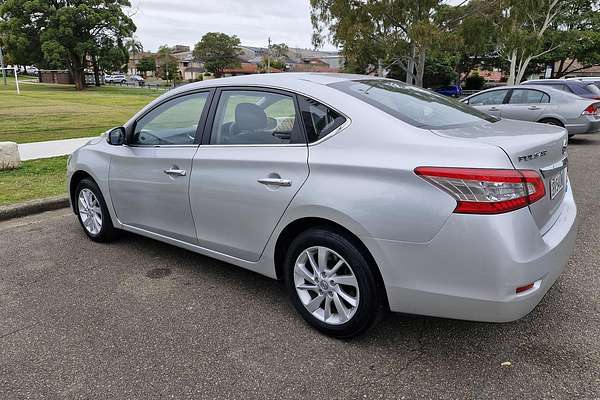 2014 Nissan Pulsar ST B17