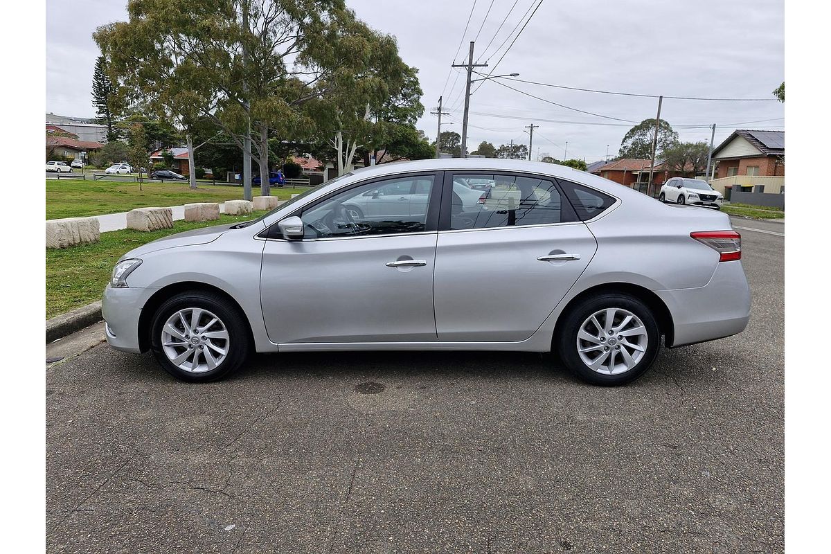 2014 Nissan Pulsar ST B17