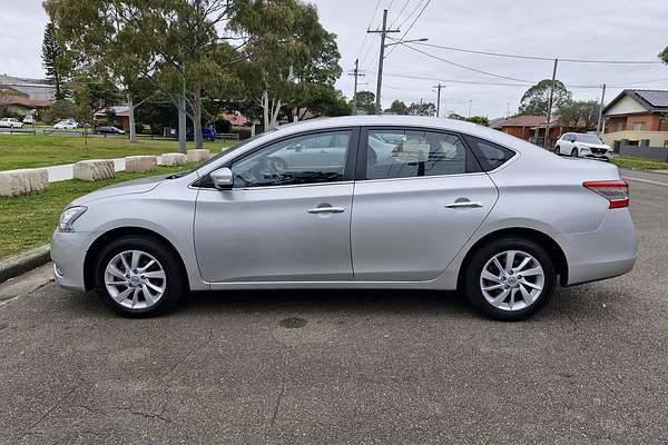 2014 Nissan Pulsar ST B17