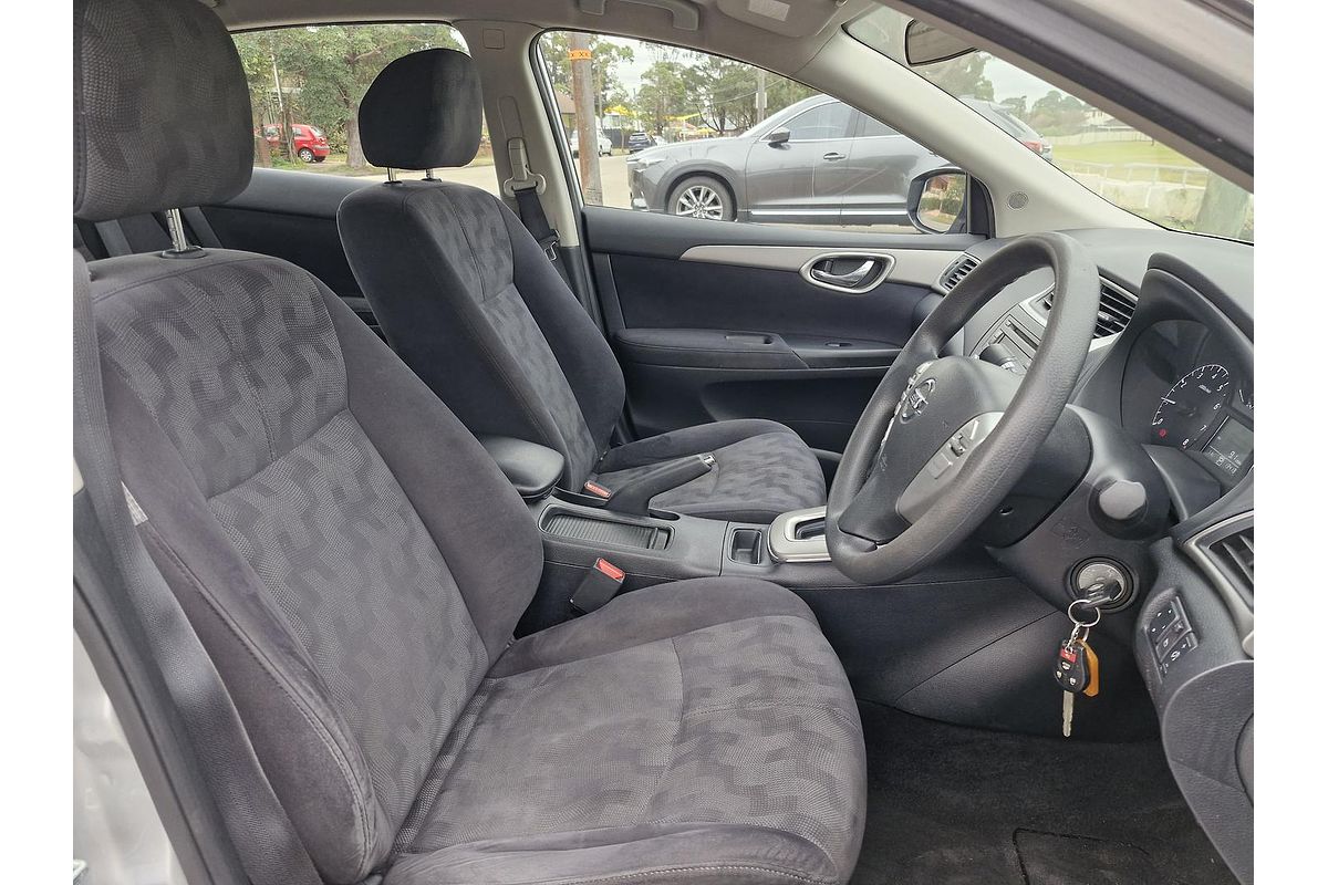 2014 Nissan Pulsar ST B17