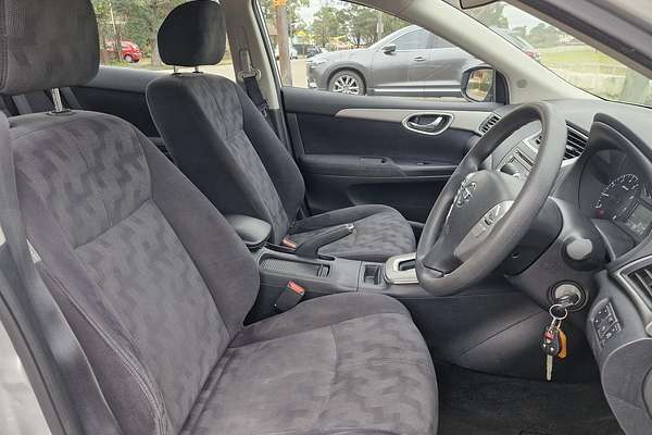 2014 Nissan Pulsar ST B17