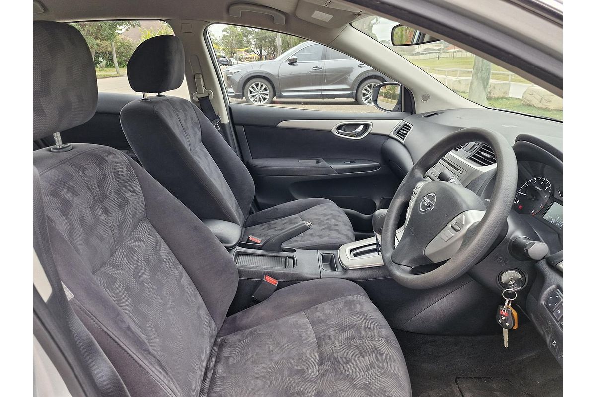 2014 Nissan Pulsar ST B17
