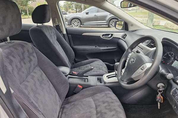 2014 Nissan Pulsar ST B17