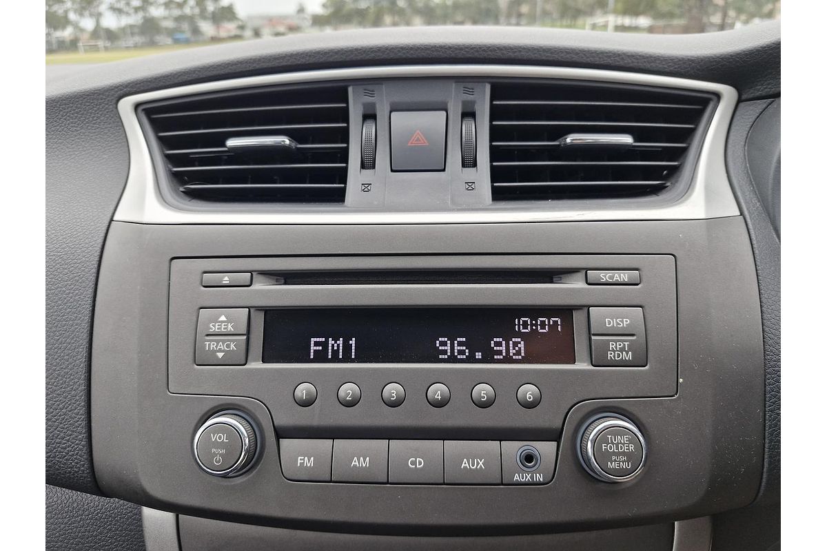 2014 Nissan Pulsar ST B17