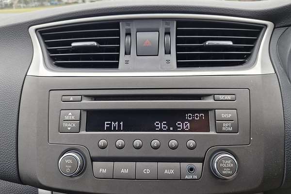 2014 Nissan Pulsar ST B17