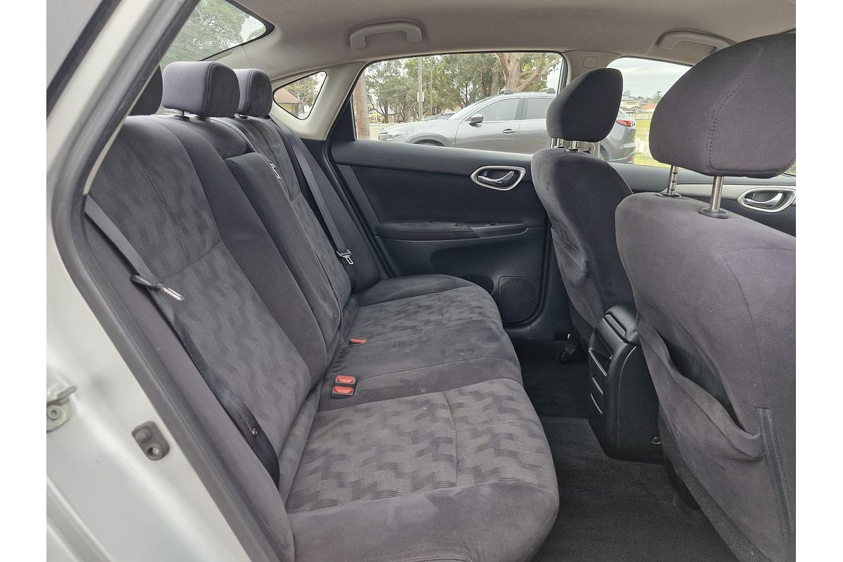 2014 Nissan Pulsar ST B17