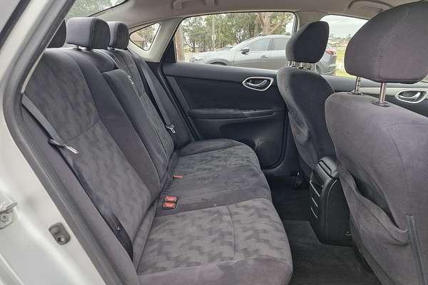 2014 Nissan Pulsar ST B17