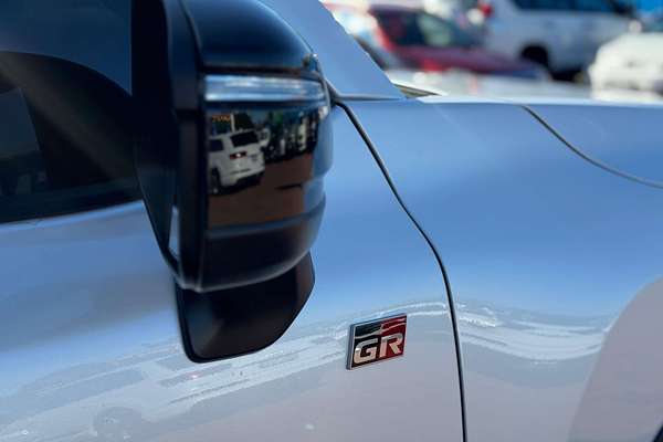2025 Toyota Landcruiser GR Sport FJA300R