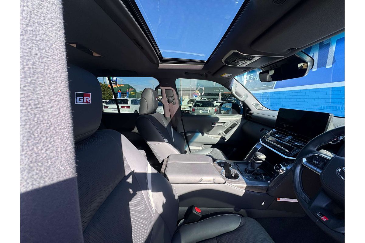 2025 Toyota Landcruiser GR Sport FJA300R