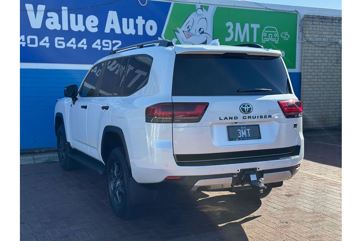 2025 Toyota Landcruiser GR Sport FJA300R