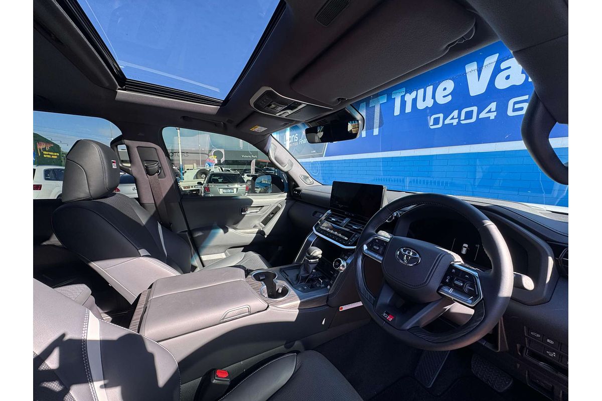 2025 Toyota Landcruiser GR Sport FJA300R