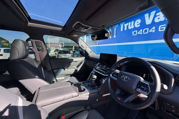 2025 Toyota Landcruiser GR Sport FJA300R
