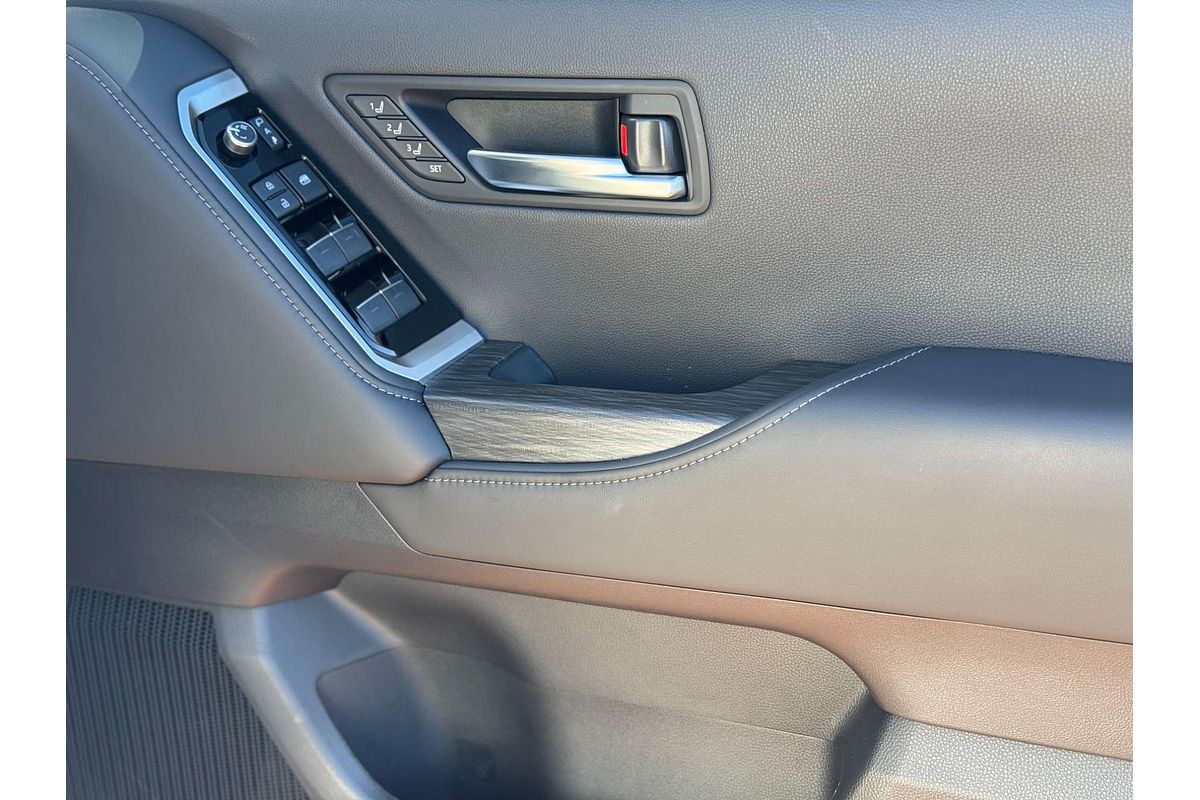 2025 Toyota Landcruiser GR Sport FJA300R