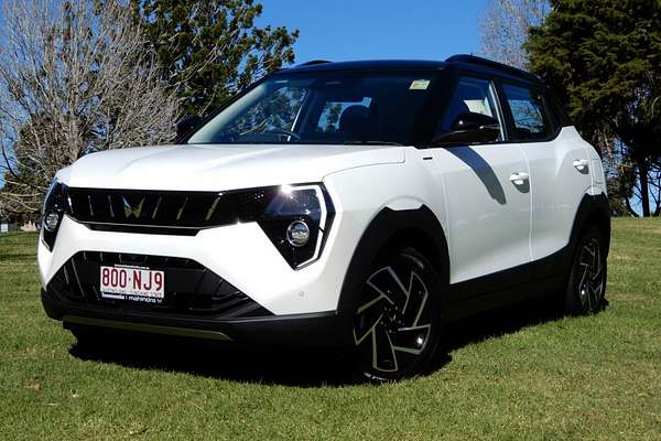 2025 Mahindra XUV 3XO AX7L