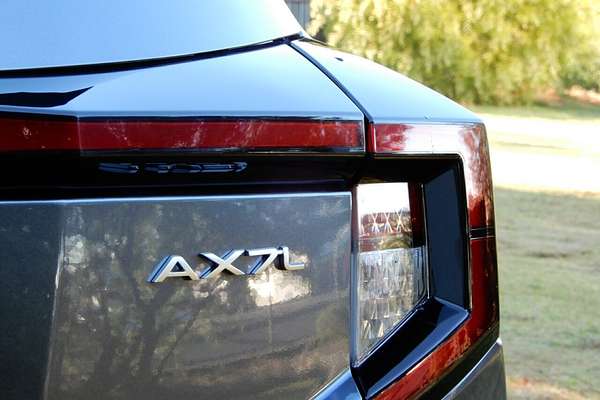 2025 Mahindra XUV 3XO AX7L