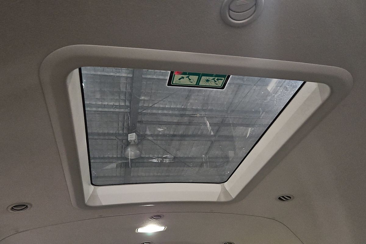 2019 Toyota Hiace Commuter GDH322R