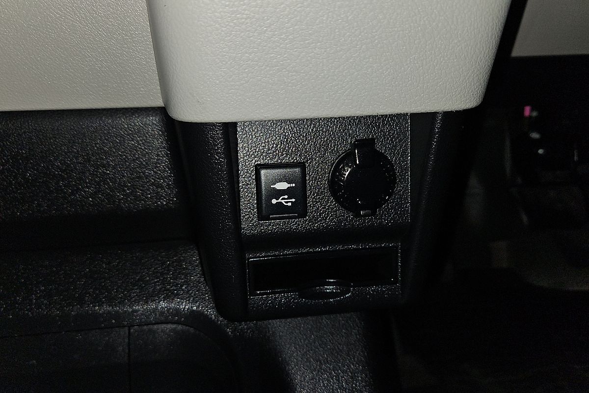 2019 Toyota Hiace Commuter GDH322R