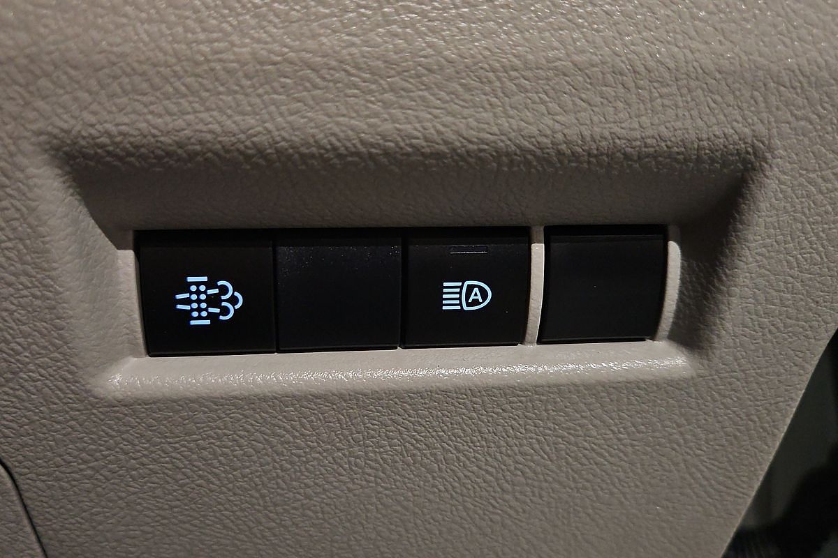 2019 Toyota Hiace Commuter GDH322R