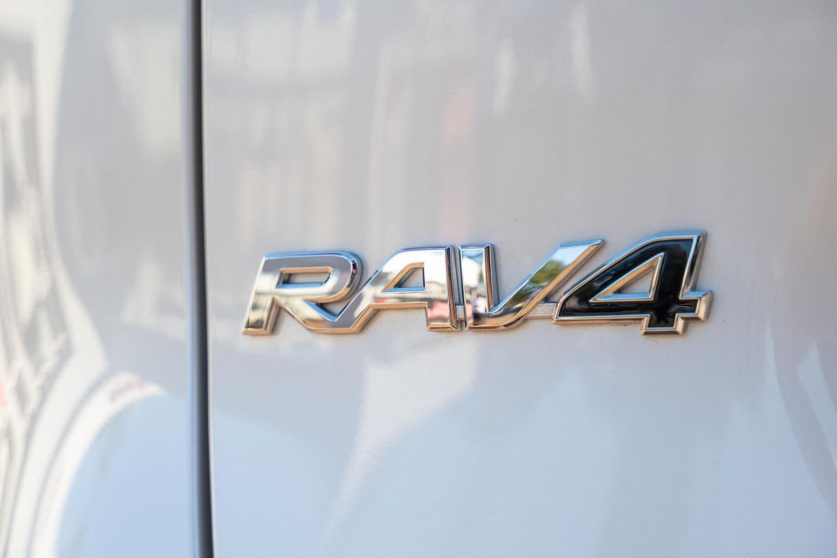 2024 Toyota RAV4 XSE AXAH52R