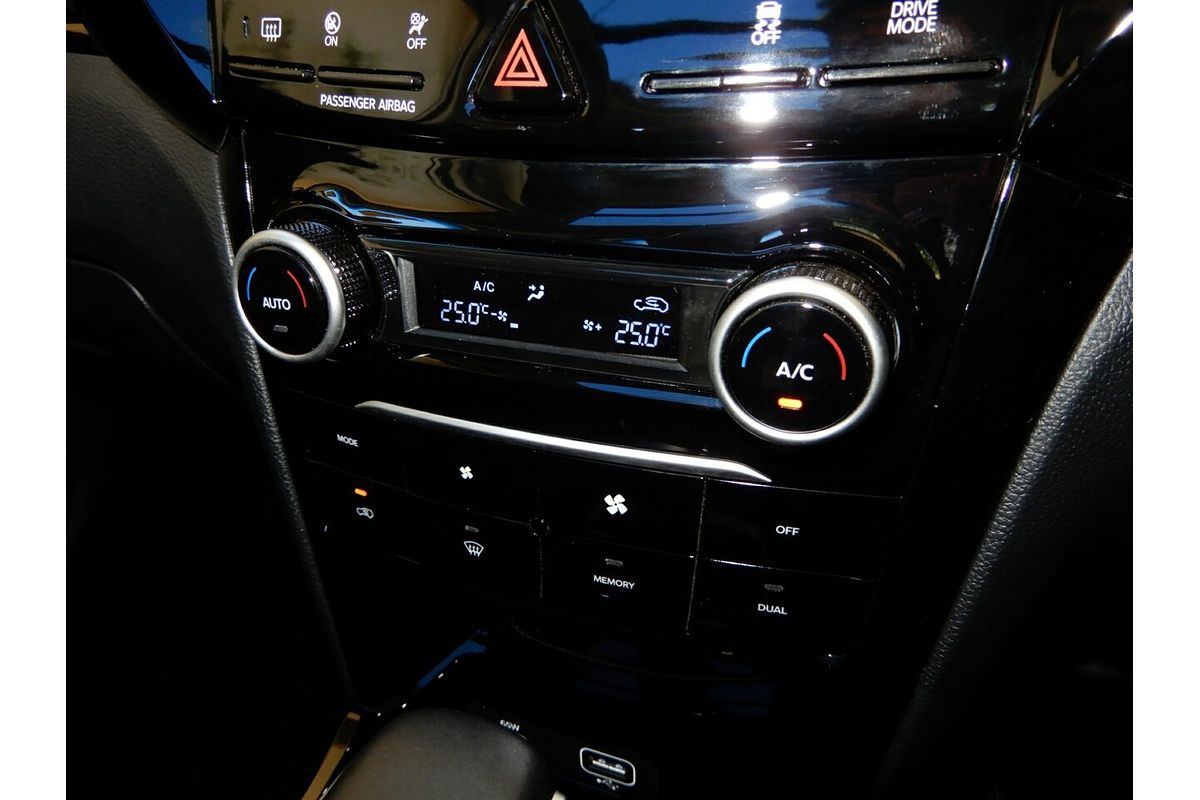 2025 Mahindra XUV 3XO AX7L