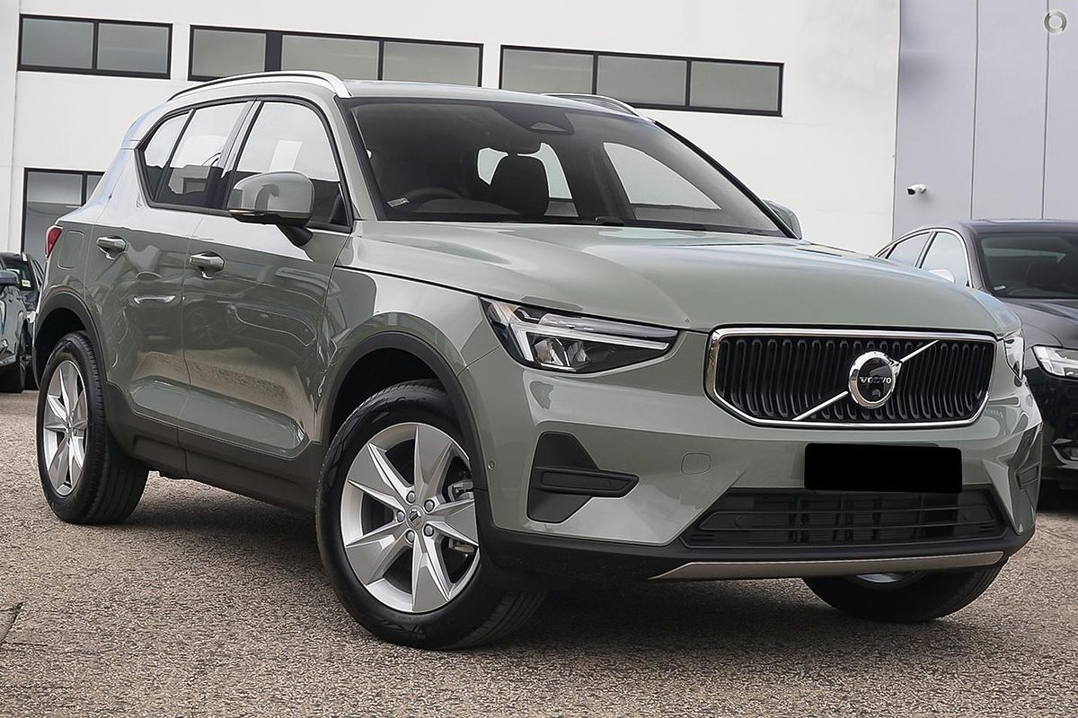 2024 Volvo XC40 Plus B4