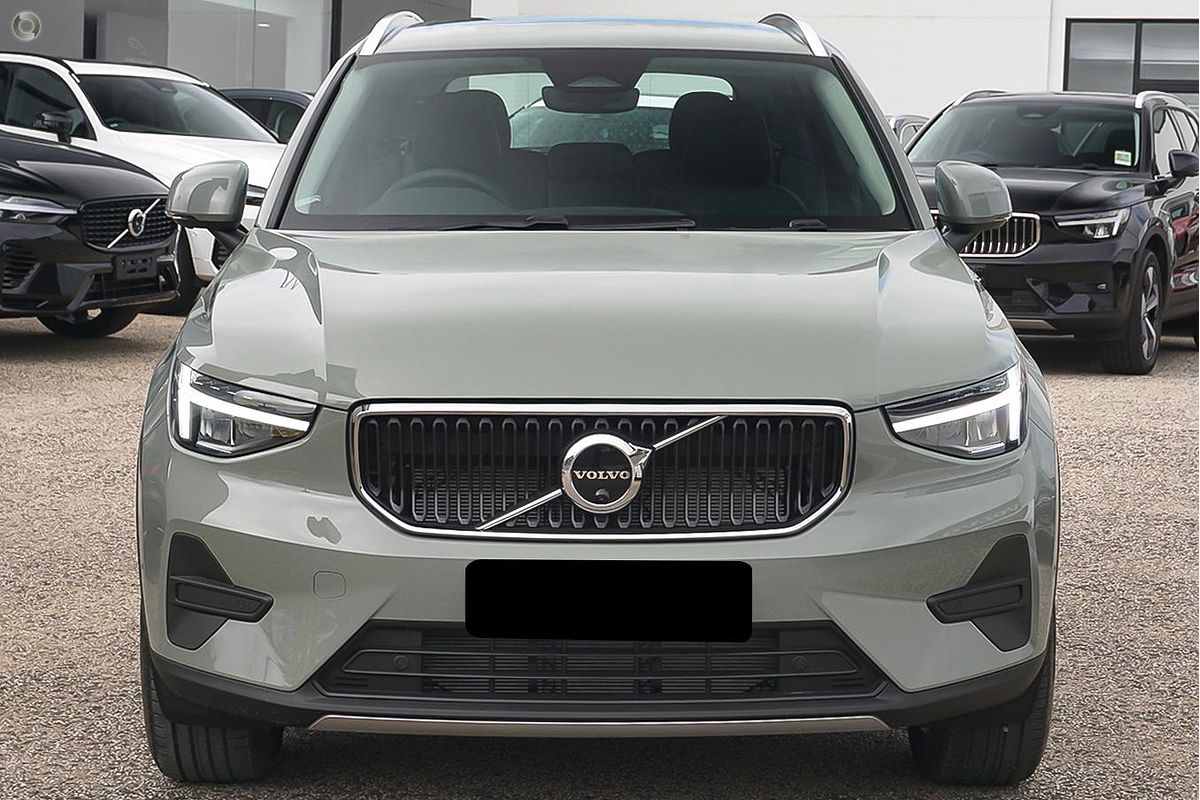 2024 Volvo XC40 Plus B4