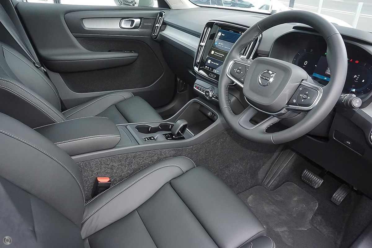 2024 Volvo XC40 Plus B4