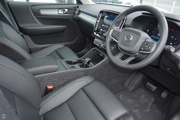 2024 Volvo XC40 Plus B4