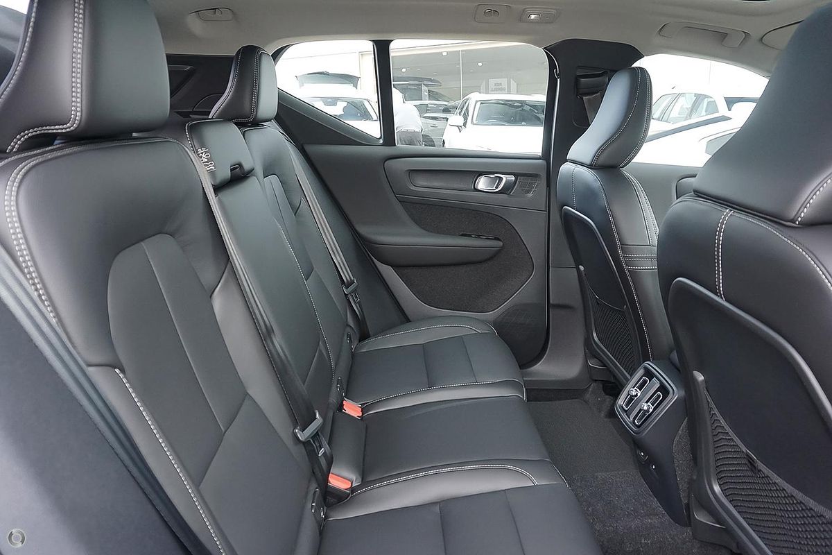 2024 Volvo XC40 Plus B4