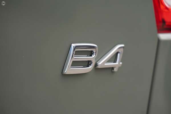 2024 Volvo XC40 Plus B4