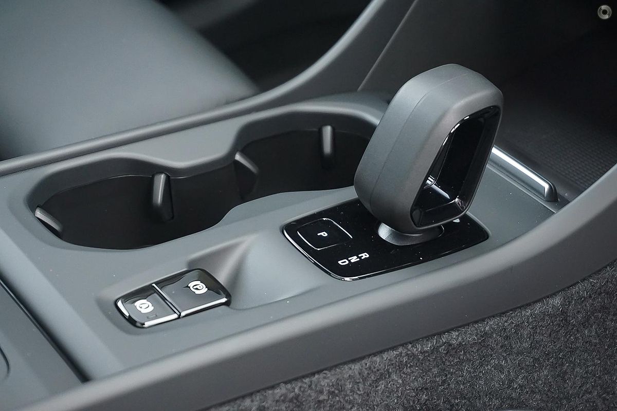 2024 Volvo XC40 Plus B4